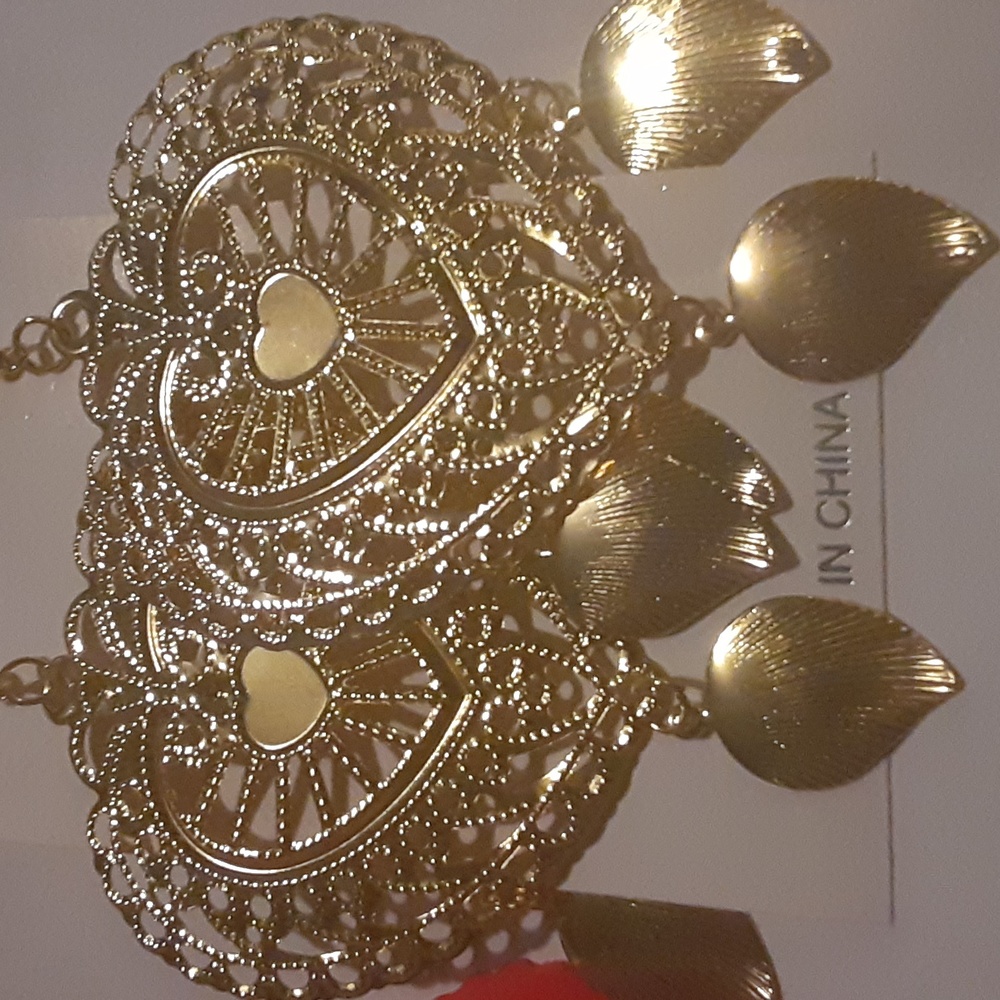 Nwt fashion jewelry color gold dangle earrings - Picture 3 of 4